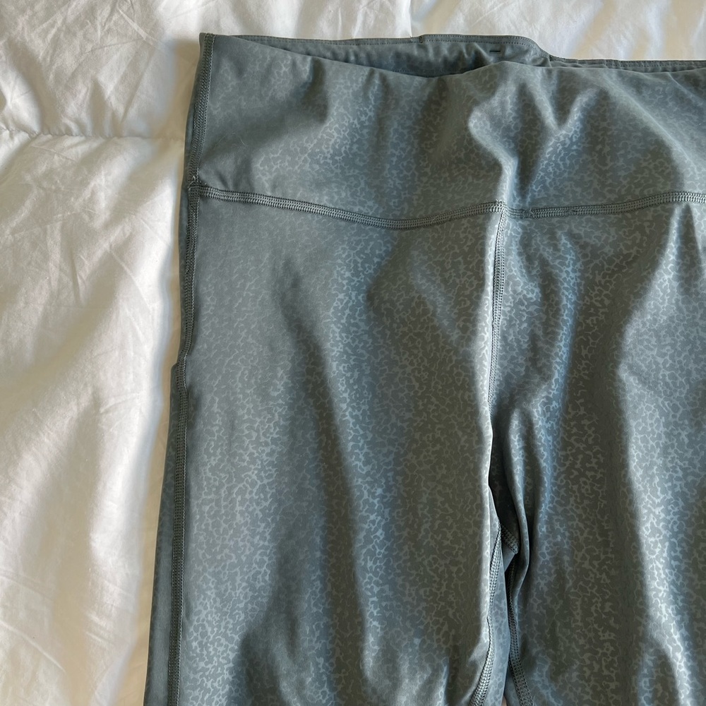 athleta ultimate stash pocket embossed 7/8